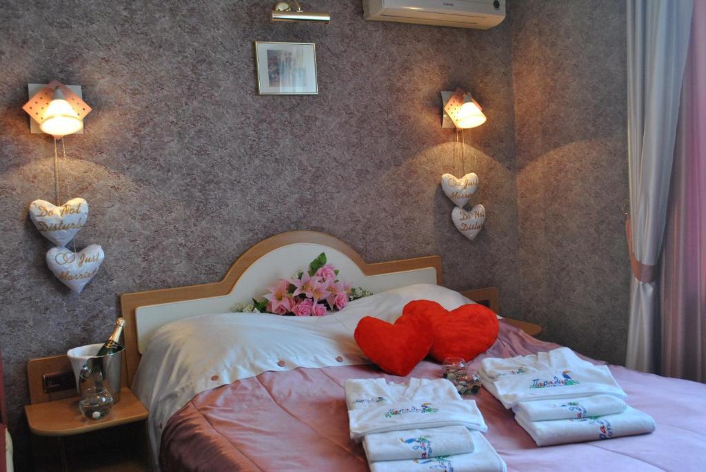 Paradise Hotel Homel Buitenkant foto